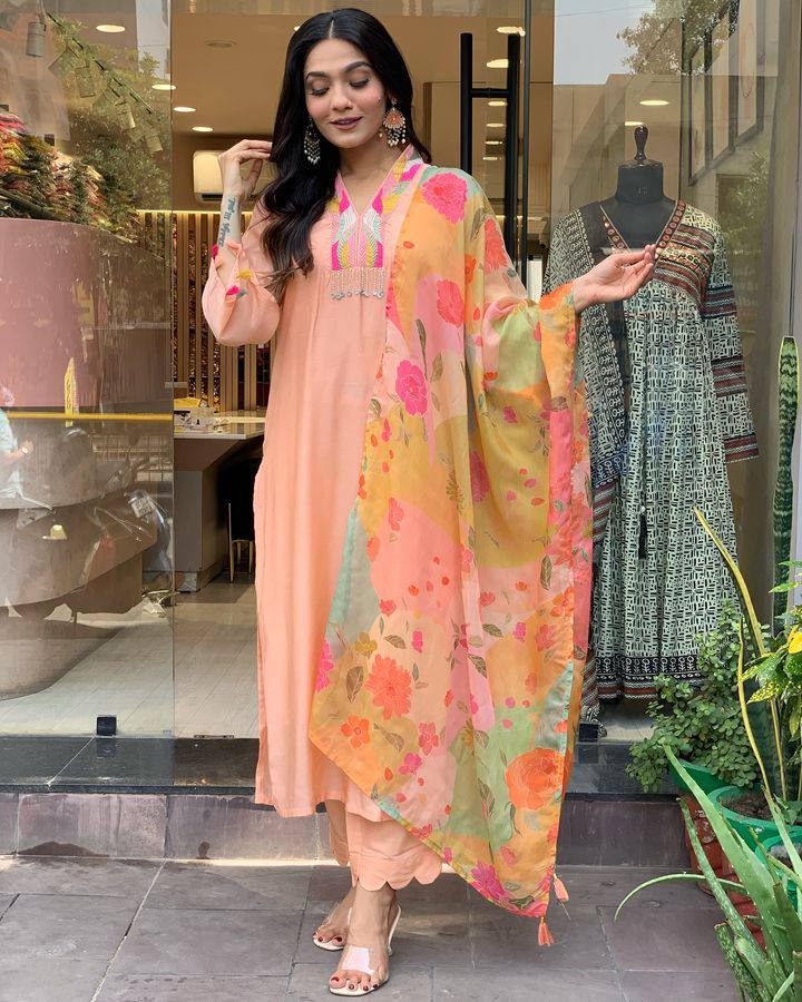 Women Embroidered Chanderi Peach SILK kurta set