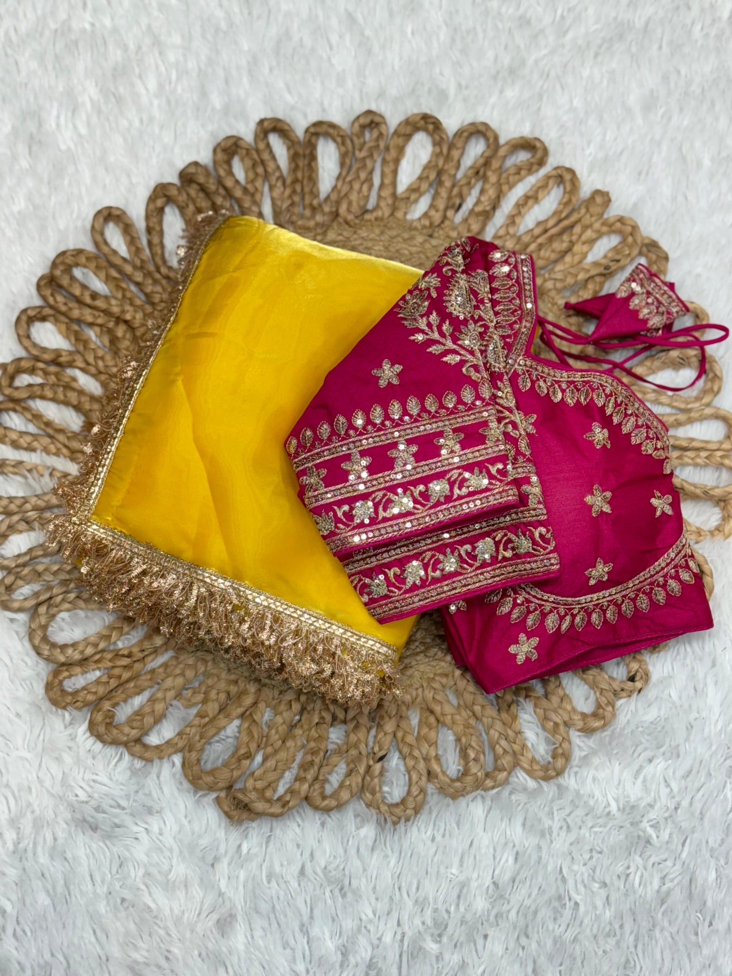 Queen Yellow Saree With Red Blouse