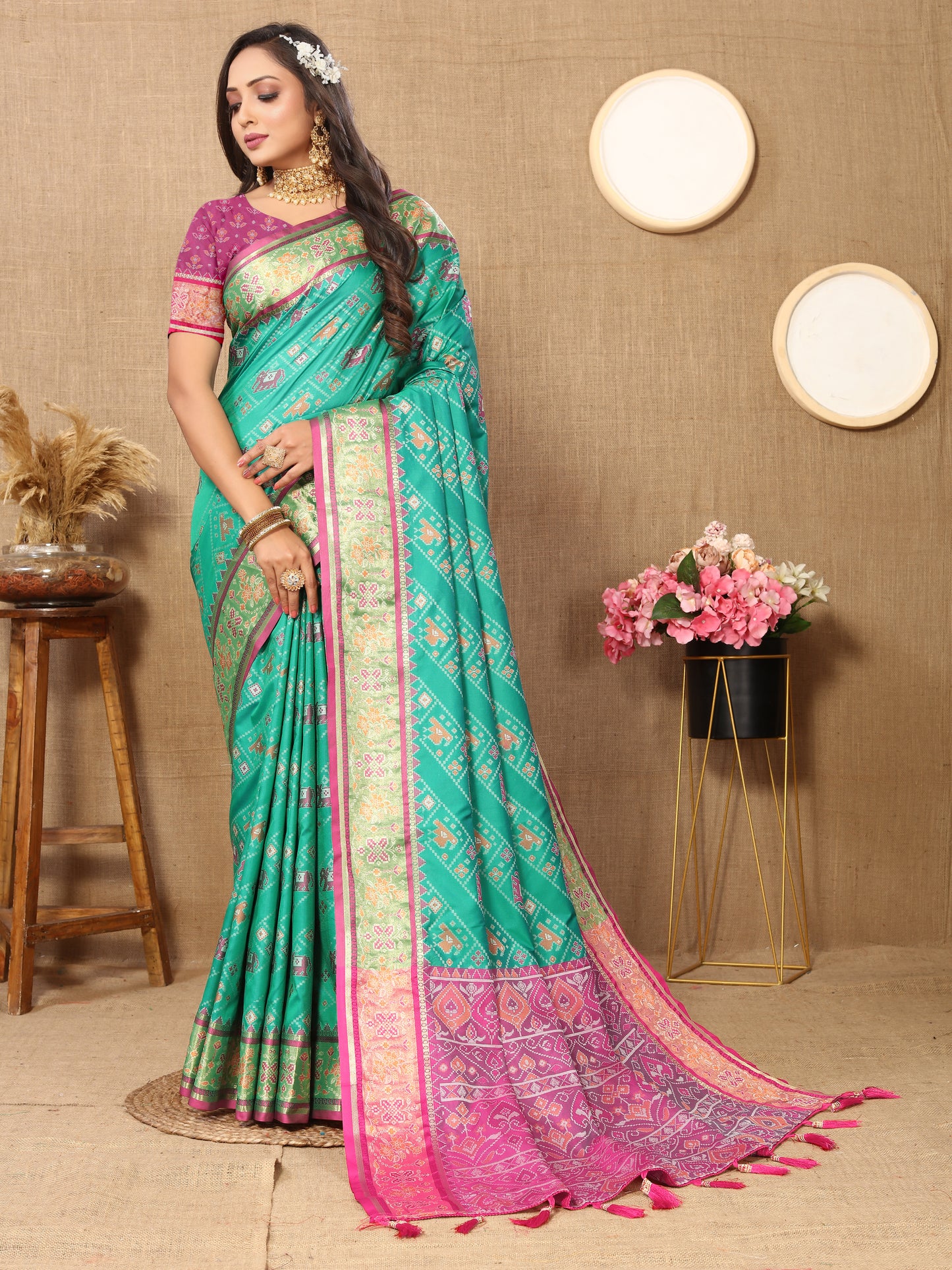 Soft Patola Green Rani Saree With Meenakari Zari Weawing Motifs