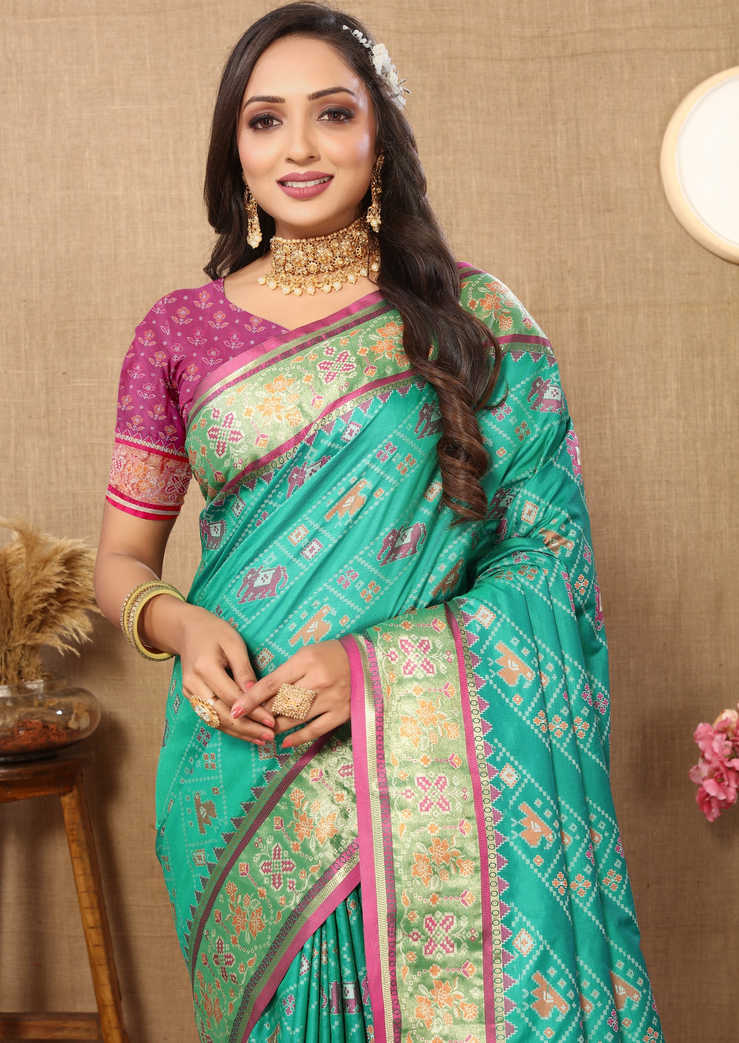 Soft Patola Green Rani Saree With Meenakari Zari Weawing Motifs