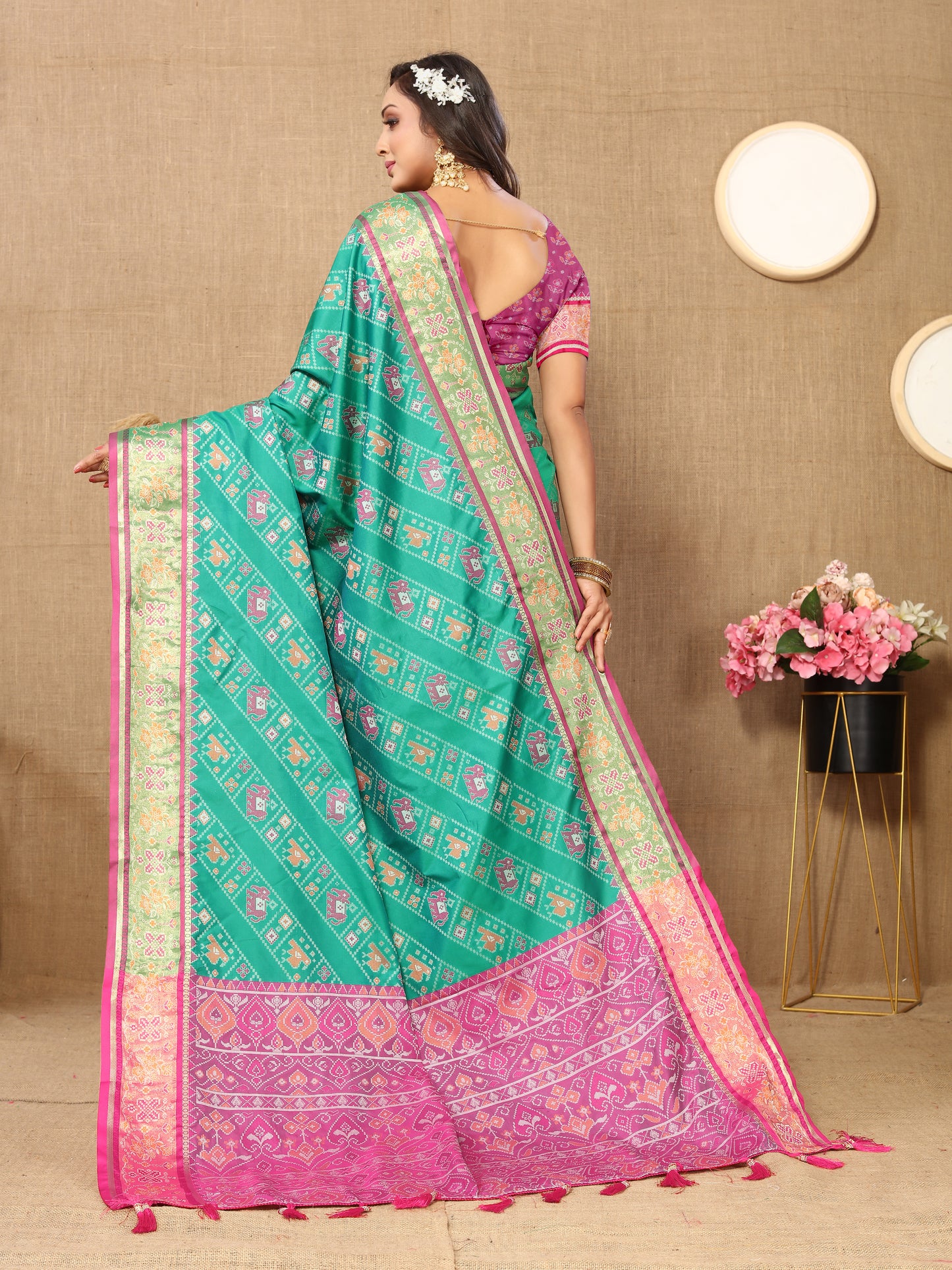 Soft Patola Green Rani Saree With Meenakari Zari Weawing Motifs